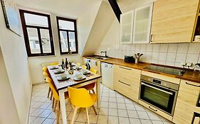 Massive Karli Loft - Over 130 Meters Floor Space - Home Theater Room - 4 Private Sleeping Areas - Best Location In Leipzig